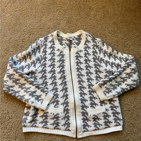 Old Navy Sweater Zip up - Picture 1 of 6